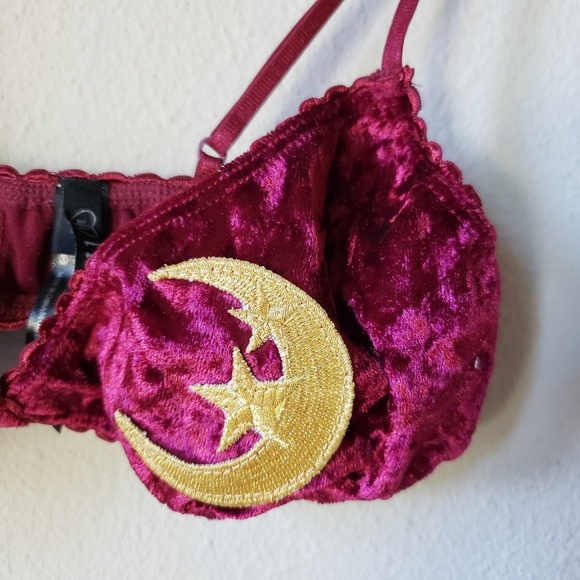 Urban Outfitters | I-Heart Moon Applique Bra - Picture 8 of 8